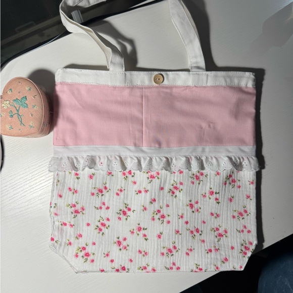 Chic Floral Pink and White Tote Bag - Picture 2 of 7